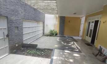 Imagem 3: Sobrado para aluguel possui 333 metros quadrados com 5 quartos em Batista Campos - Belém