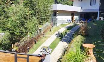 Imagem 2: Linda Casa à Venda em condomínio no bairro Retiro, Petrópolis-RJ, com 3 suítes