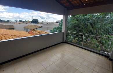 Imagem 7: Casa de condomínio sobrado para venda possui 350 metros quadrados com 5 quartos