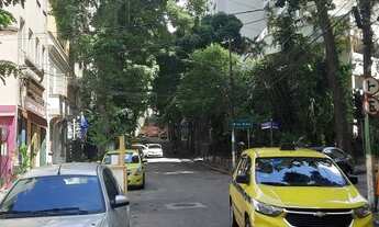 Imagem 4: Apartamento mobiliado na Glória, 40 m², sala com varanda e suíte. em Glória - Rio de Jan