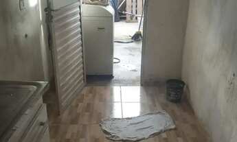 Imagem: Aluga-se kitnet com água e luz incluso