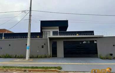 Imagem 2: Casa 3 Quartos 2 Suítes Mobiliada Decorada Quintal