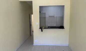 Imagem 2: Studio reformado com cozinha americana e ar split