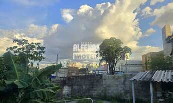 Imagem 7: Excelente Oportunidade: Lote com Construção Antiga de 360m² - Localização Privilegiada do