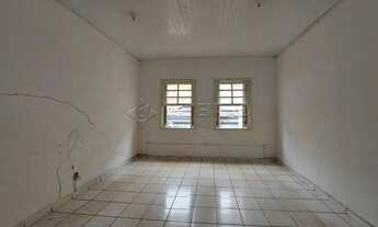 Imagem: Imóvel comercial sobre loja no centro para