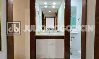 Imagem 10: Flat Copacabana! Localização privilegiada, Flat reformado com varanda e com muita iluminaç