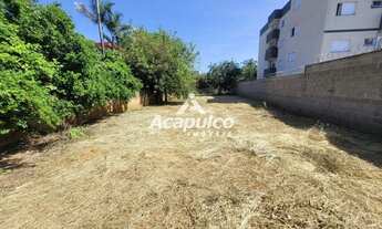 Imagem: Terreno amplo para alugar com 587m² no