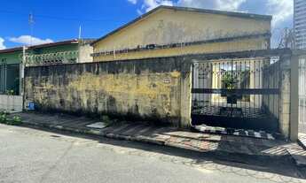 Imagem: Casa Há aproximadamente 500 metros da igreja