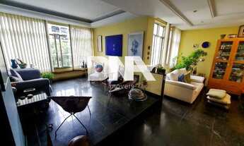 Imagem 5: Na área mais charmosa, a 200 metros da praia. Lindo dois quartos (original três) em prédio