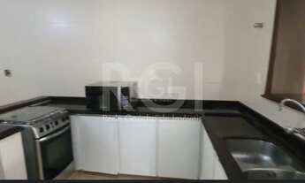 Imagem 6: Casa com dois andares no bairro São João em Porto Alegre/RS, possuindo ambientes bem dispo