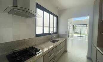 Imagem 2: Green Park - Casa Térrea Exclusiva com Cozinha Recheada de Armários e Planta Base Diferenc