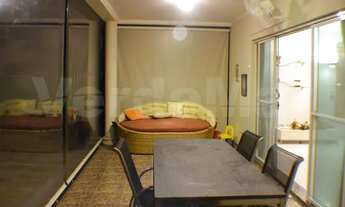 Imagem 5: Residência frente praça no condomínio Jardim Acapulco