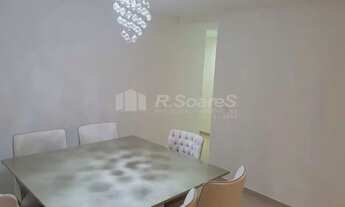 Imagem 4: Apartamento com três quartos sendo um suíte, em Vila Valqueire, Rua Recreio