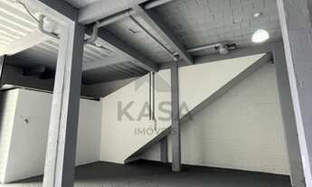 Imagem 6: Pavilhão reformado com 300m² de área total e 220m² de área privativa, 01 banheiro e vaga p