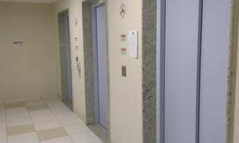 Imagem 5: Sala comercial, vazia, andar alto, vista livre. Ideal para investidores e profissionais li