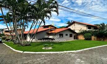 Imagem 2: Oportunidade Única em Condomínio Fechado no Sambaqui