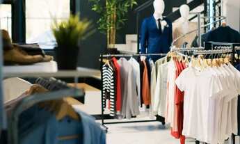 Imagem: Loja com provadores e estoque disponivel