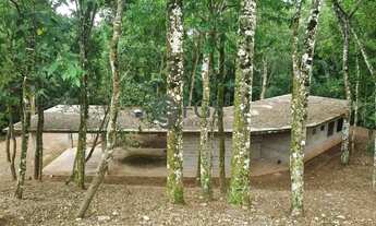Imagem 7: Lindo lote com casa inacabada vizinho a área de preservação