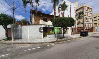 Imagem: Casa de esquina, 04 dormitórios, 01 suite