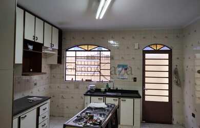 Imagem 7: Casa Térrea - 6 drm sendo 2 suítes, quintal, 3 vagas paralelas