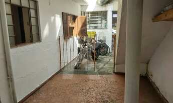 Imagem: Casa com 1 quarto, sala, cozinha, banheiro