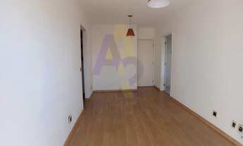 Imagem 2: Apartamento espaçoso de 1 dormitório. Em bom estado, localizado em andar alto com varanda