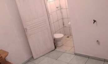 Imagem 2: Aluga quarto no cajuru, já incluso água e luz