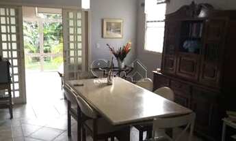 Imagem 5: Casa sobrado com 4 dormitórios, quintal amplo com muita área verde, pomar, churrasqueira