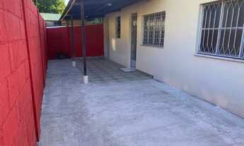 Imagem 4: ALUGO UMA CASA Casa com 1 dormitório