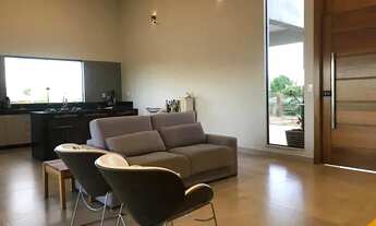 Imagem 2: Casa com 4 quartos no condomínio Serra Morena sendo 3 suítes e 1 semi suíte, Su