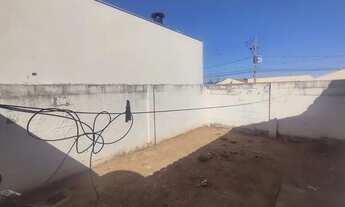 Imagem 2: Casa de esquina em condominio fechado