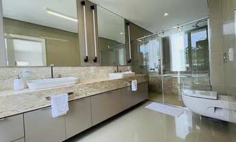 Imagem 3: Linda casa em Condomínio Alto Padrão no Cacupé com 5 Suítes e 488,00 m²