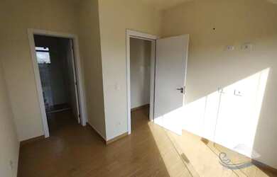 Imagem 6: Sobrado com 2 suítes no piso superior e 1 dormitório no piso térreo em Itapoá/SC