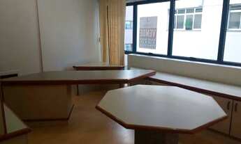 Imagem 2: Sala com 69m2 privativos, andar alto, semi-mobiliada, 1 VG, Centro, Florianópolis, SC