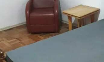 Imagem: Quarto mobiliado no centro para mulher