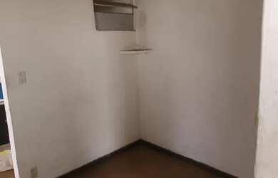 Imagem 2: Barracão de fundos com 3 quartos, sala, cozinha, copa e 1 banheiro