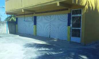 Imagem 3: Duas lojas, estrutura para construção de casa acima das lojas e amplo terreno nos fundos