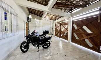 Imagem 2: Sobrado com piscina, 2 dorms, área gourmet, próximo a praia