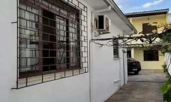 Imagem 2: Casa em Porto Alegre, no bairro Cavalhada, com 6 dormitório(s), e 6 banheiros, à