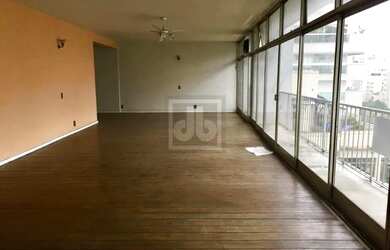 Imagem 2: LOCALIDADE EXCEPCIONAL - PORTARIA 24 HORAS - SALÃO 3 AMBIENTES - VARANDA - 4 QUARTOS - SOL