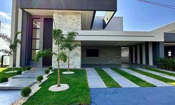 Imagem 2: Casa Alto Padrão de Condomínio fechado com quatro suítes sendo uma Master Localizado Terr