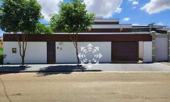 Imagem 3: Mansão Elegante com Piscina, 4 Quartos e Energia Solar em Lote de 450m²!