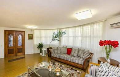 Imagem 6: Casa 07 dormitórios, 08 vagas de garagem junto ao Menino Deus