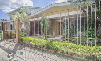 Imagem: Casa ampla com pátio, edícula e terraço