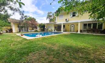 Imagem: Casa com piscina e quintal no Itanhangá