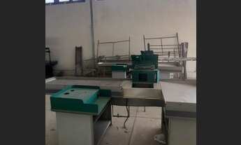 Imagem 4: Galpão com mobiliário para supermercado