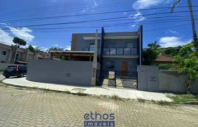 Imagem 2: Sobrado à venda no bairro Boehmerwald - Joinville/SC