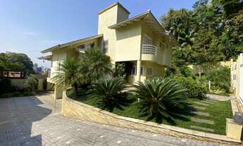 Imagem 5: CASA DE ALTO PADRÃO COM 3 SUÍTES, PISCINA E CERCADA POR ÁREA VERDE NO BAIRRO ANITA GARIBAL