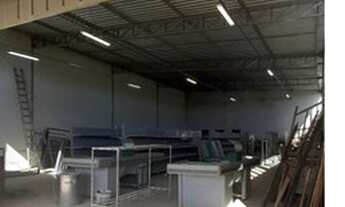 Imagem 2: Galpão com mobiliário para supermercado