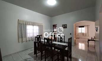 Imagem 7: Belíssimo Sobrado com localização privilegiada no Bairro Tropical